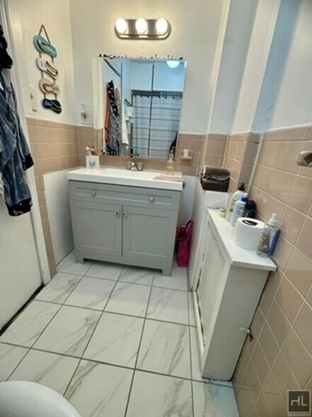 Building Photo - Amackassin Terrace, Yonkers