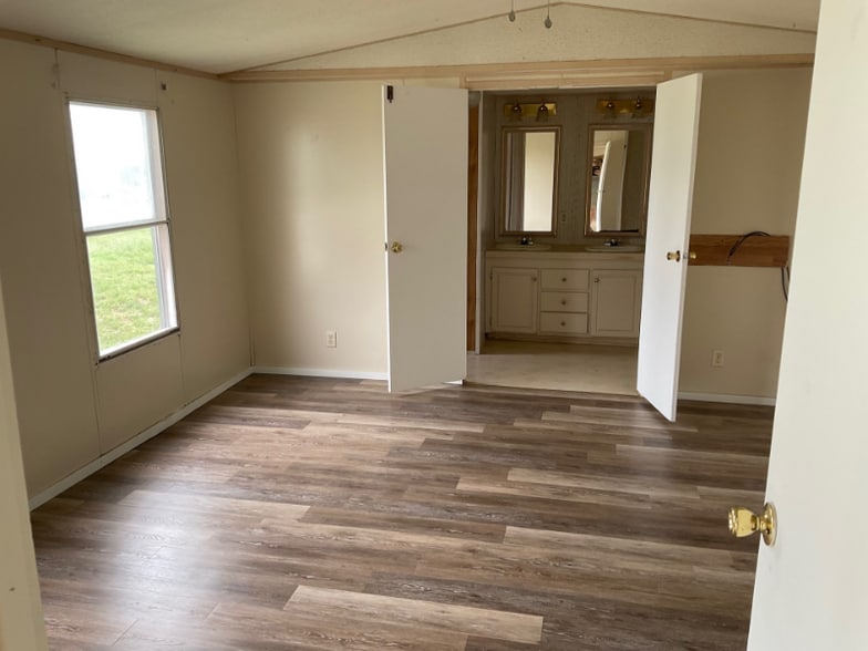 Building Photo - 205 Lorena Meadows Dr