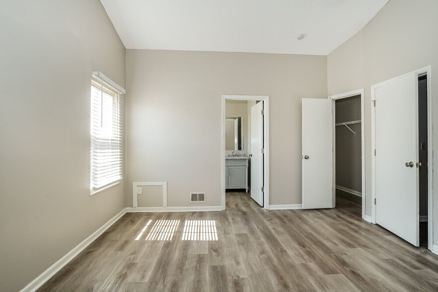 Building Photo - 1127 Crestview St