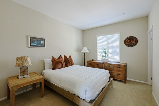 Building Photo - Fully Furnished 2-Bed, 2.5-Bath Home with ...