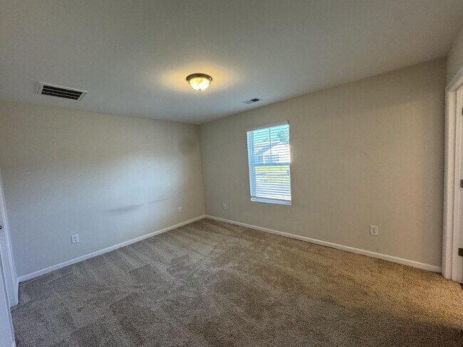 Building Photo - 4 bedroom home in Seneca