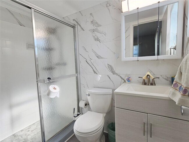 Building Photo - 5896 Palm Ln