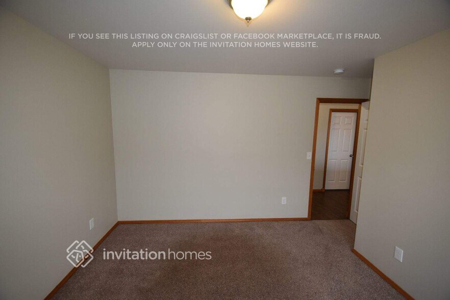 Building Photo - 5411 80th Ave NE