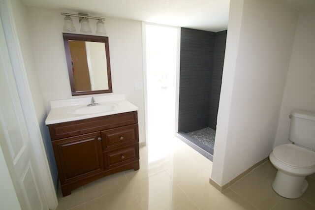 Building Photo - Beautiful & Modernized 3 Bed/3 Bath Pool Home For Rent in PSL!