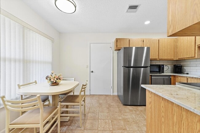 Building Photo - 8515 Lakepoint Ct