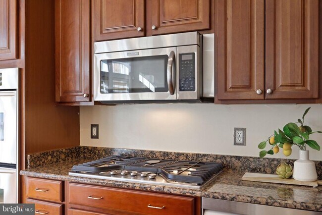 Building Photo - 7996 Reserve Way