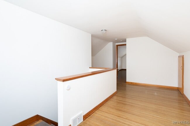 Building Photo - 685 Barrally St