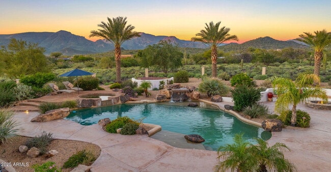 Building Photo - 5910 E Cielo Run S