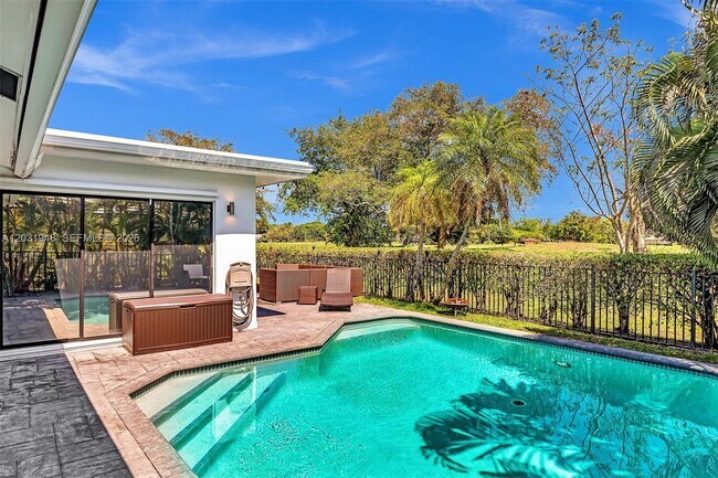 Building Photo - 5602 S Travelers Palm Ln
