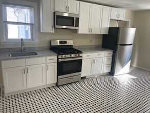 Building Photo - 8 Bells Ct