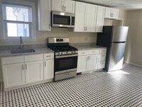 Building Photo - 8 Bells Ct