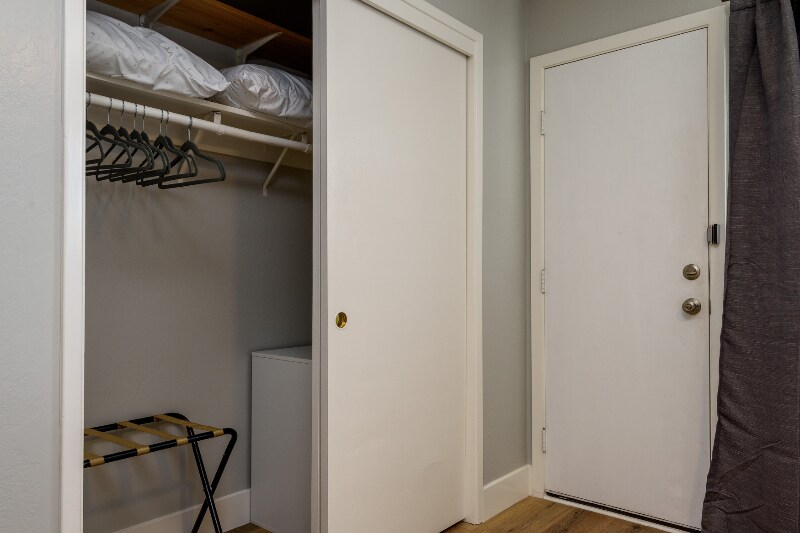 Building Photo - 1176 King St