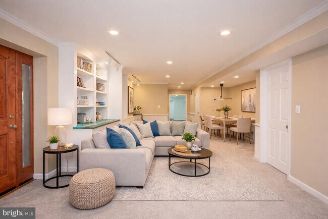 Building Photo - 2104 Steuben Way