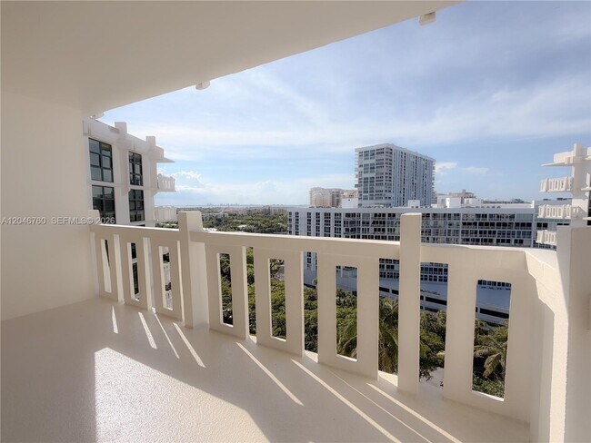 Building Photo - 1111 Crandon Blvd