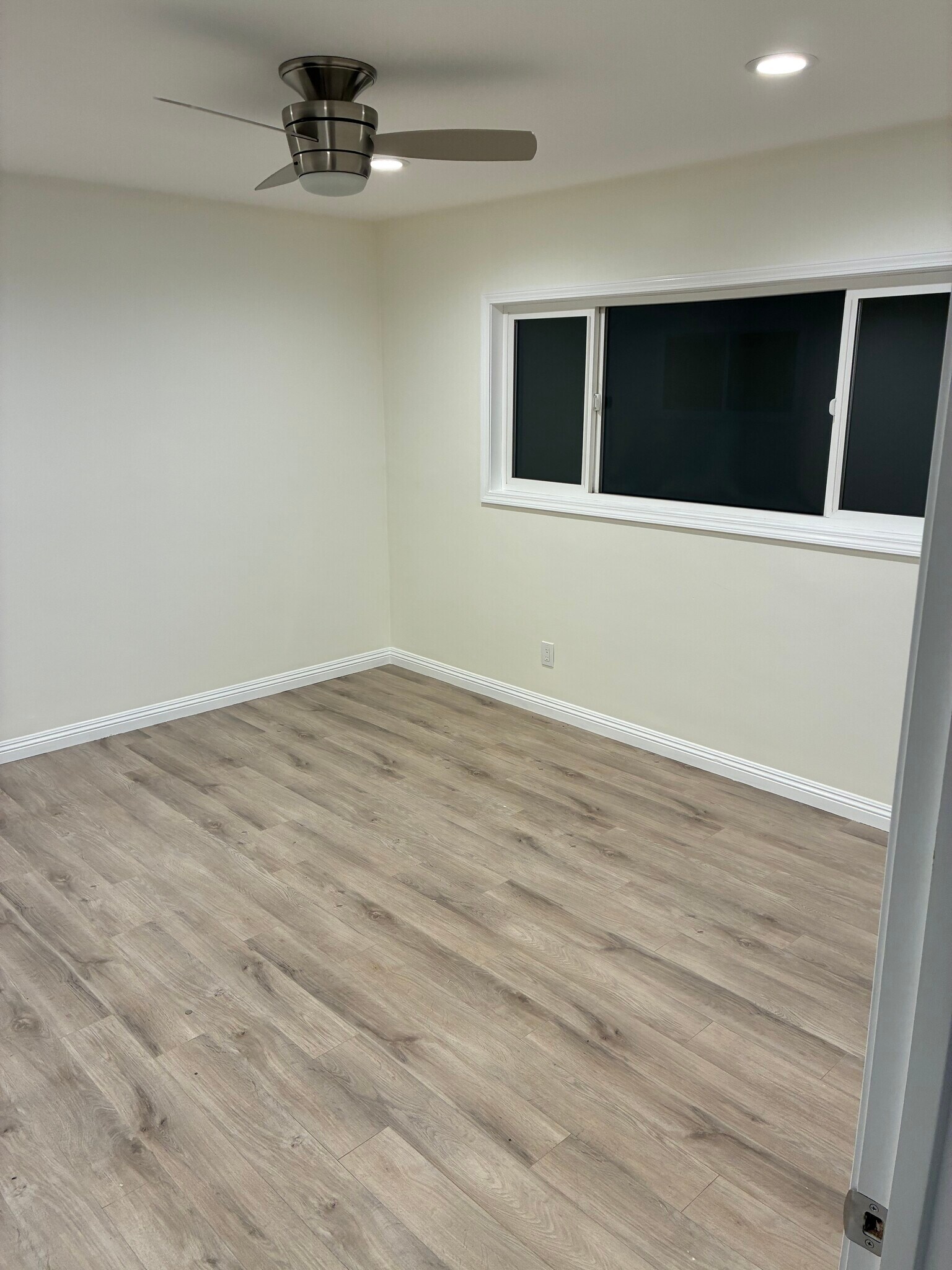 Building Photo - 12300 Manor Dr