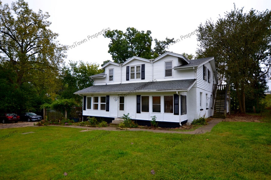 Primary Photo - 10 Riverview St
