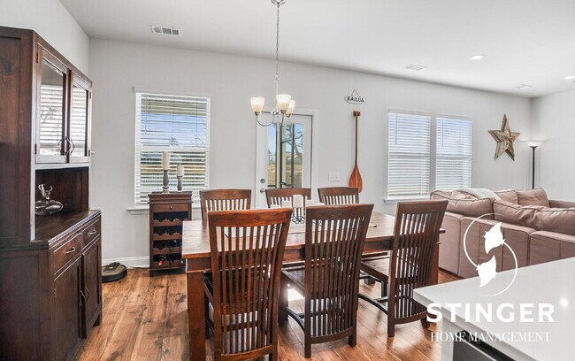Building Photo - 1174 Danner Dr