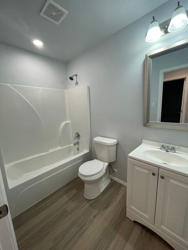 Building Photo - Recently Built 3/2/2 Duplex in Northwest L...