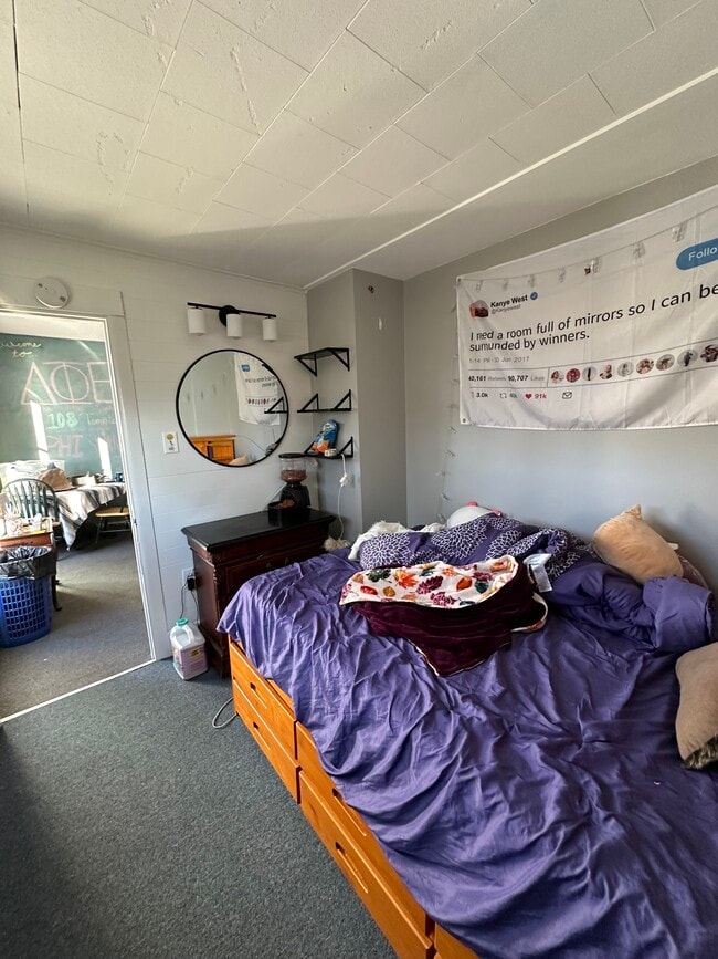 Building Photo - 108 Temple St