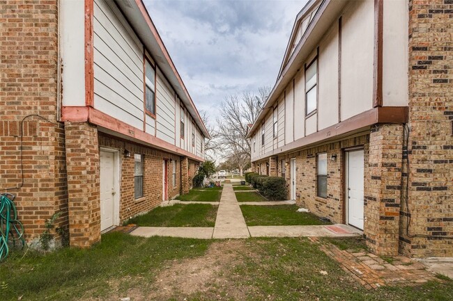 Building Photo - 3079 Olympia Dr