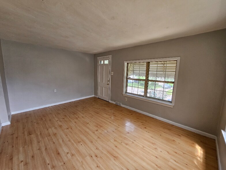 Building Photo - 511 Coppinger Dr