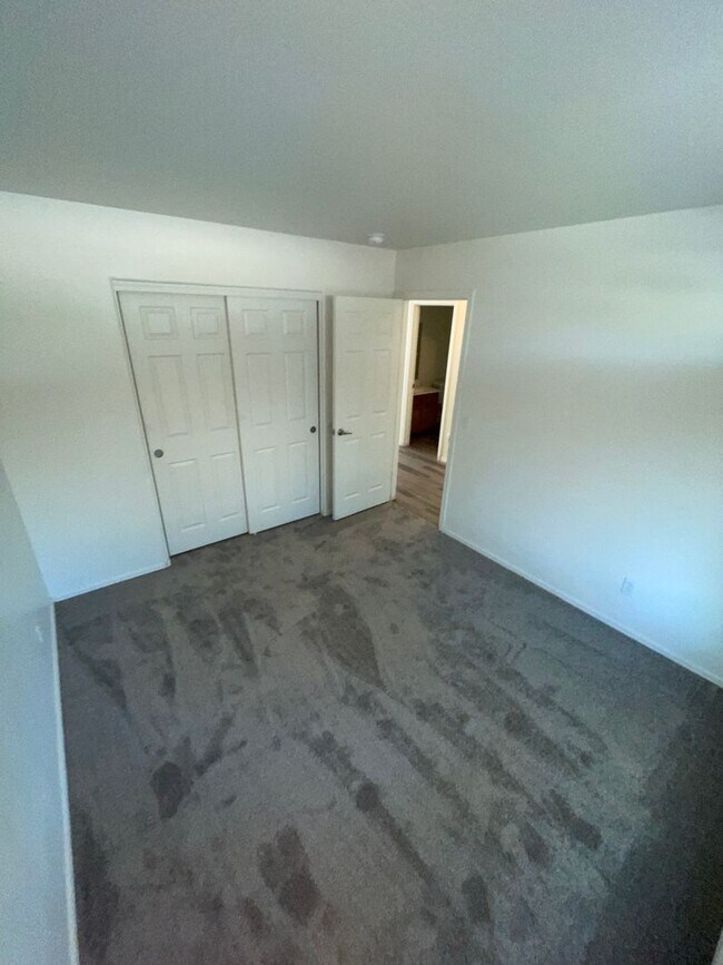 Building Photo - 5707 S 31st Dr