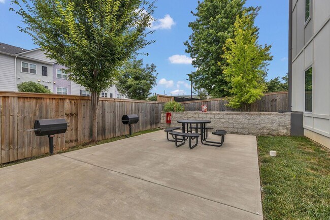 Building Photo - 432 Murfreesboro Pike