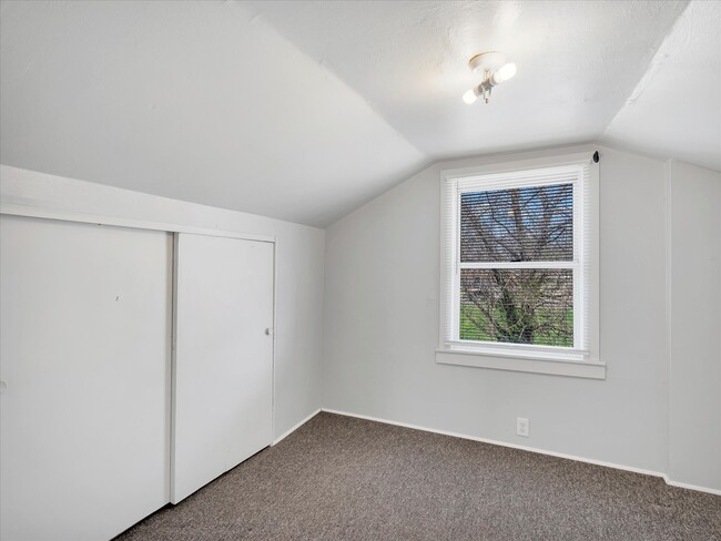 Building Photo - 9932 Jeffrey Dr