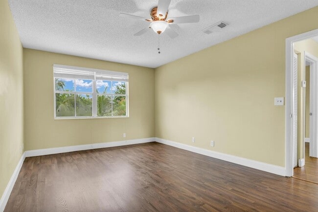 Building Photo - 6279 Island Way