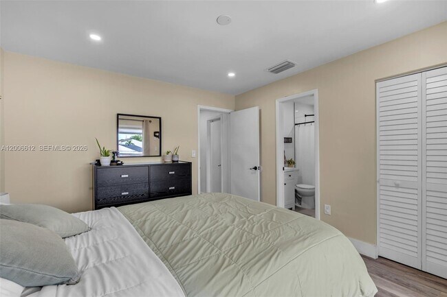 Building Photo - 5725 SW 132nd Ct