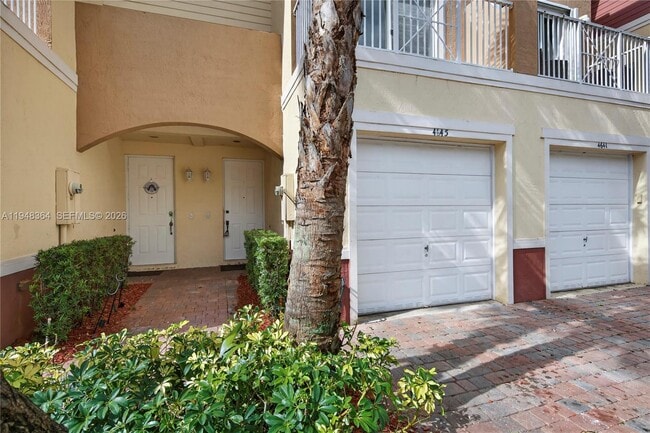 Building Photo - 4645 SW 75th Way