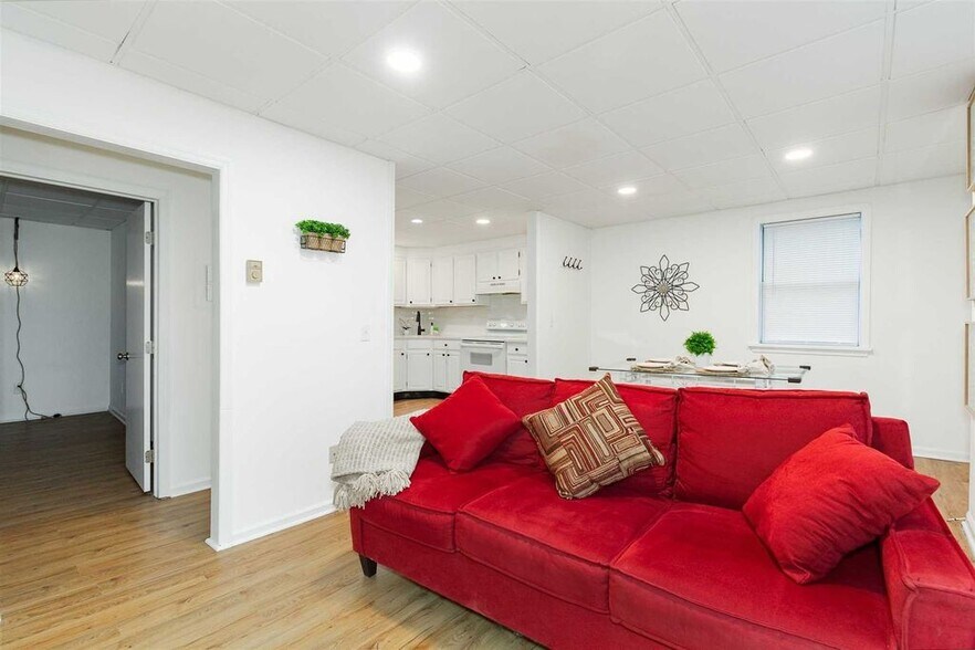 Building Photo - 48 Columbia St