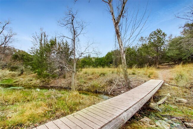 Building Photo - 21825 Briarcliff Dr