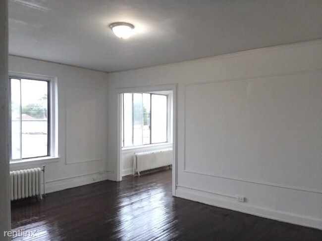 Building Photo - 1 br, 1 bath Apartment - 10 Ferris St