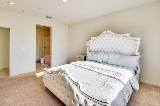 Building Photo - 1442 Copperfield Ave