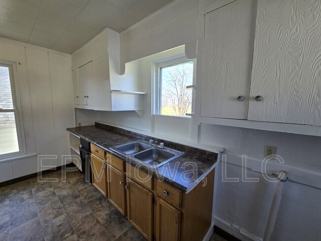 Building Photo - 1017 19th St SE