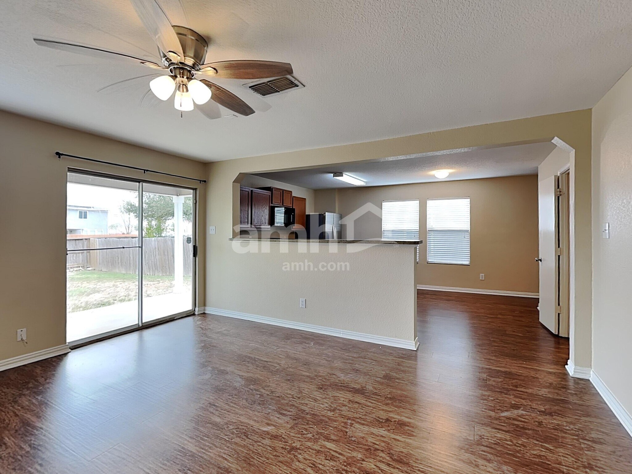 Building Photo - 9314 Silver Vis