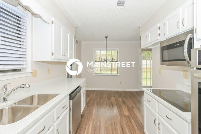 Building Photo - 4 Bedroom Pet-Friendly Home in MEMPHIS, TN with Main Street Renewal