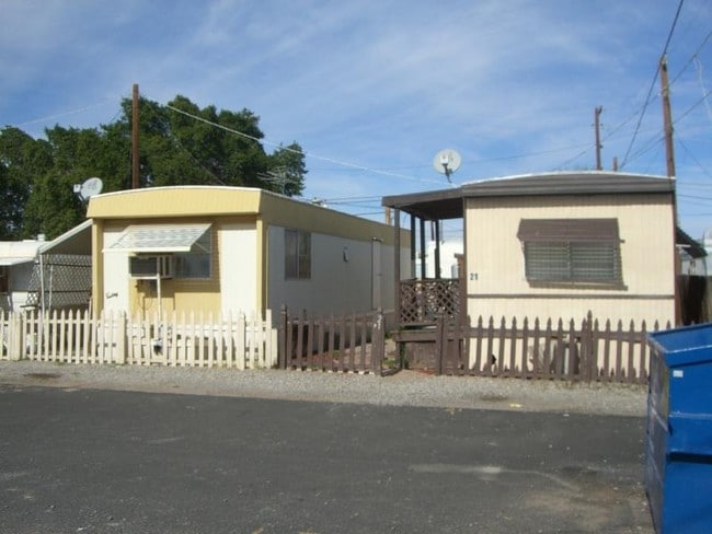 Building Photo - Bill's Trailer Park