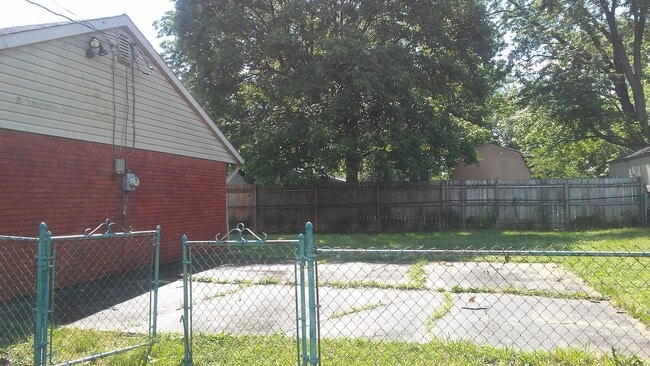 Building Photo - MASON,OHIO - 3 BED, 1  BATH, FAMILY ROOM  $1600  1st month rent free