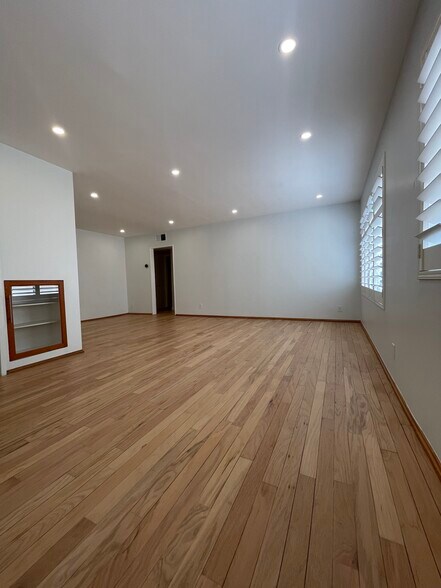 Building Photo - 700 Westmount Dr