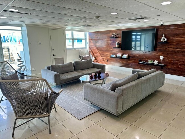 Building Photo - 650 West Ave