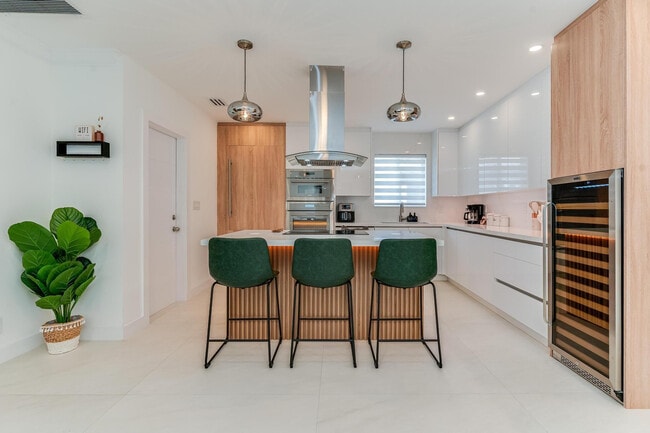 Building Photo - 616 NE 16th Terrace