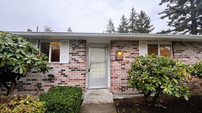 Building Photo - Updated 2 Bedroom Featuring New Plank Flooring