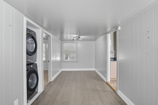 Building Photo - Charming 3-Bedroom Near Brookside & The Ga...