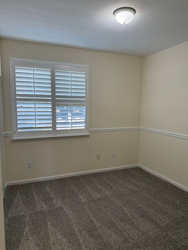 Building Photo - BEAUTIFUL SINGLE STORY 3+BD, 2.5 BA, & 3 CAR GARAGE!