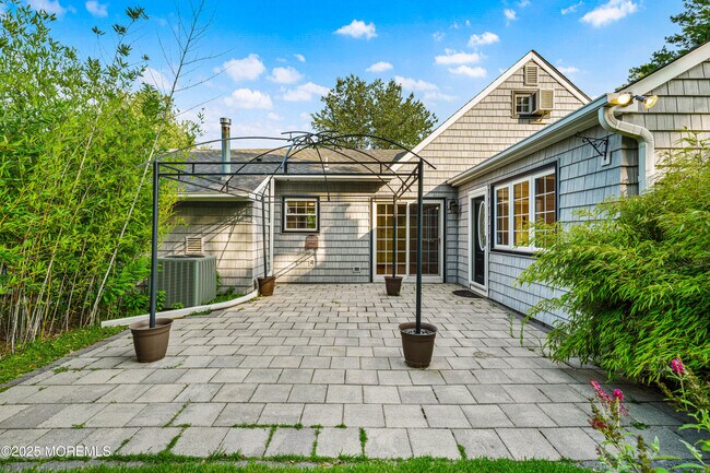Building Photo - 61 Berkshire Dr