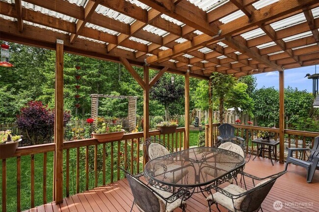 Building Photo - Beautiful Maple Ridge Highlands Home in Ma...