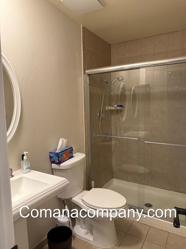 Building Photo - Gorgeous 5BR/3BA 2story home w SOLAR, view...