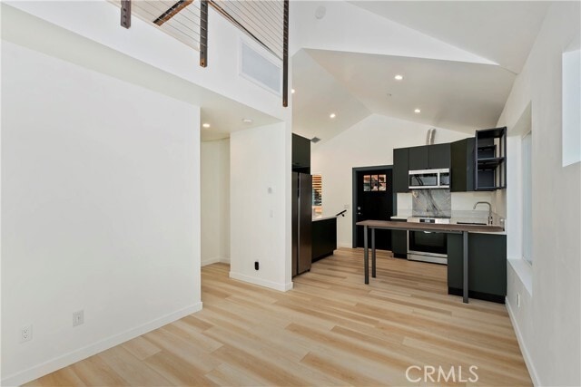 Building Photo - 441 Oriole Dr